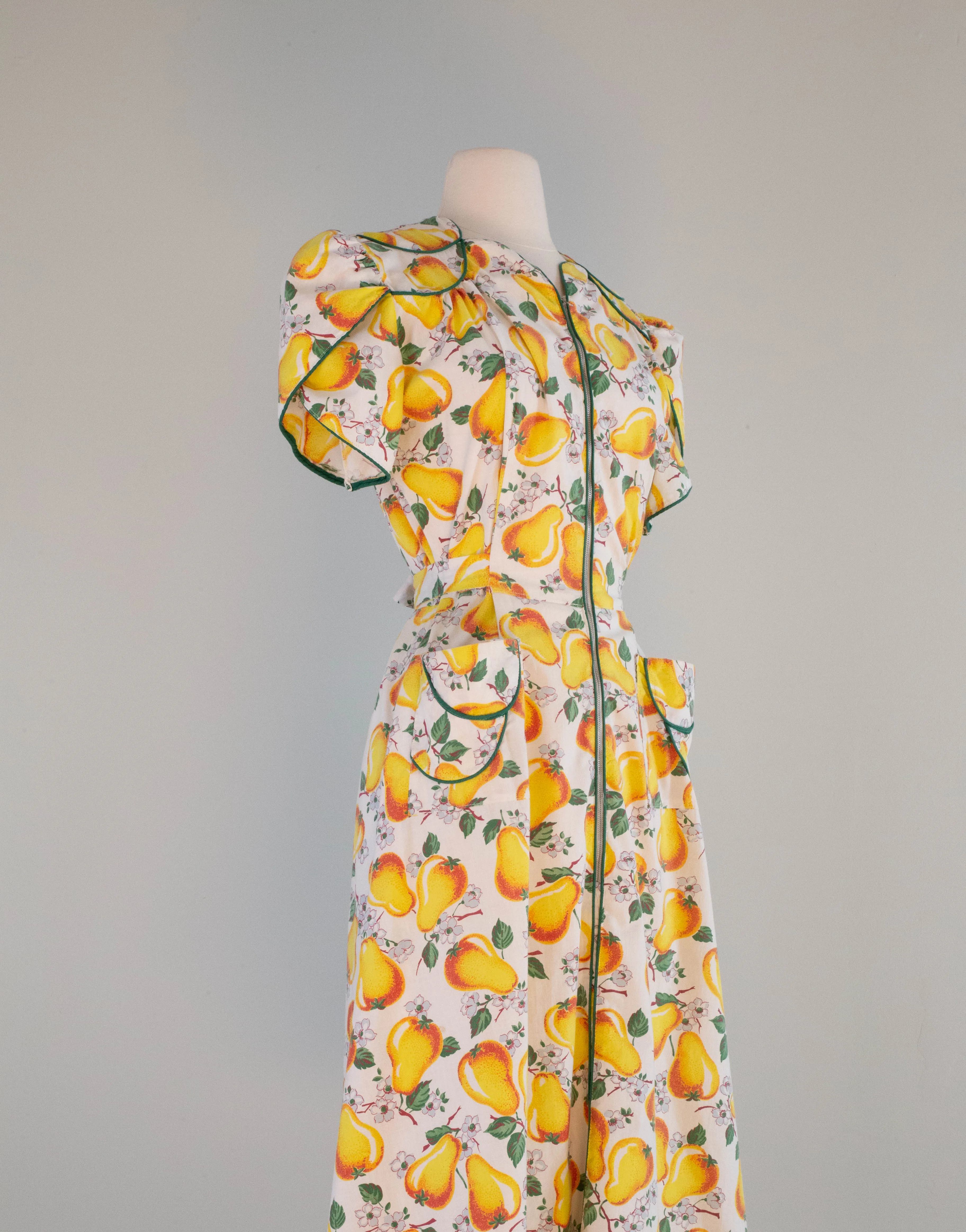 Adorable 1940's Pear Print Cotton Day Dress By Simplicity Frocks / Large