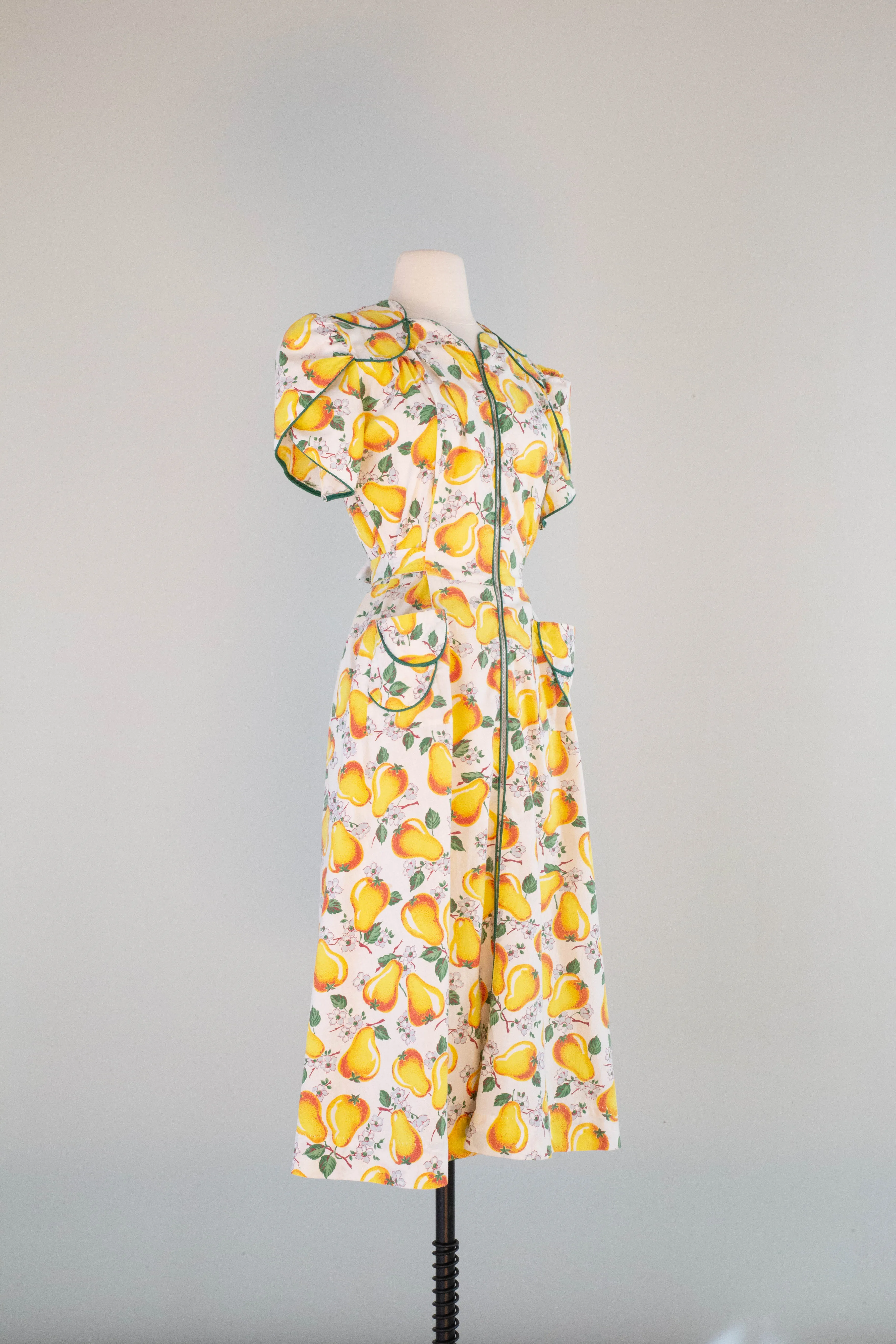 Adorable 1940's Pear Print Cotton Day Dress By Simplicity Frocks / Large