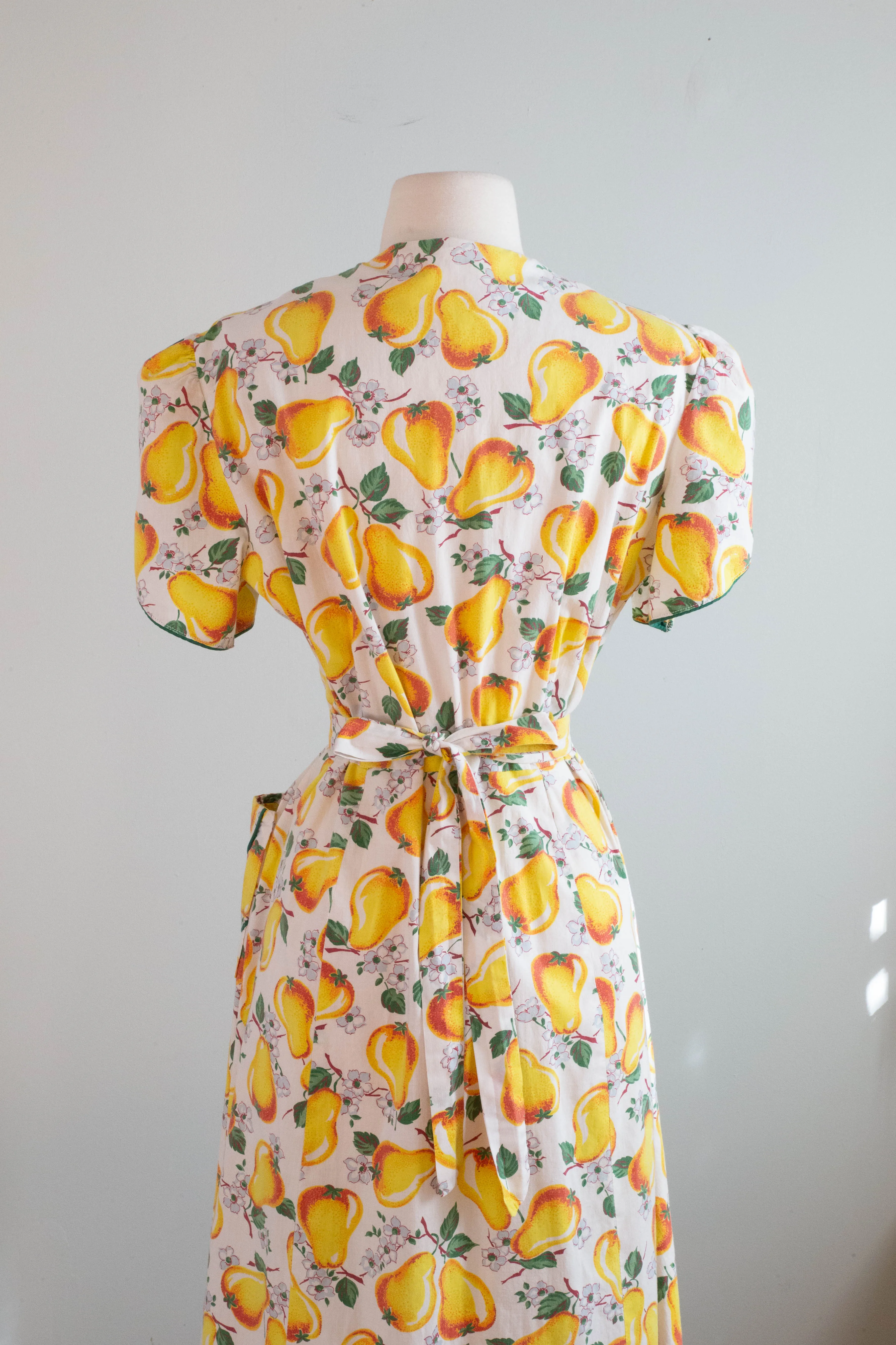 Adorable 1940's Pear Print Cotton Day Dress By Simplicity Frocks / Large