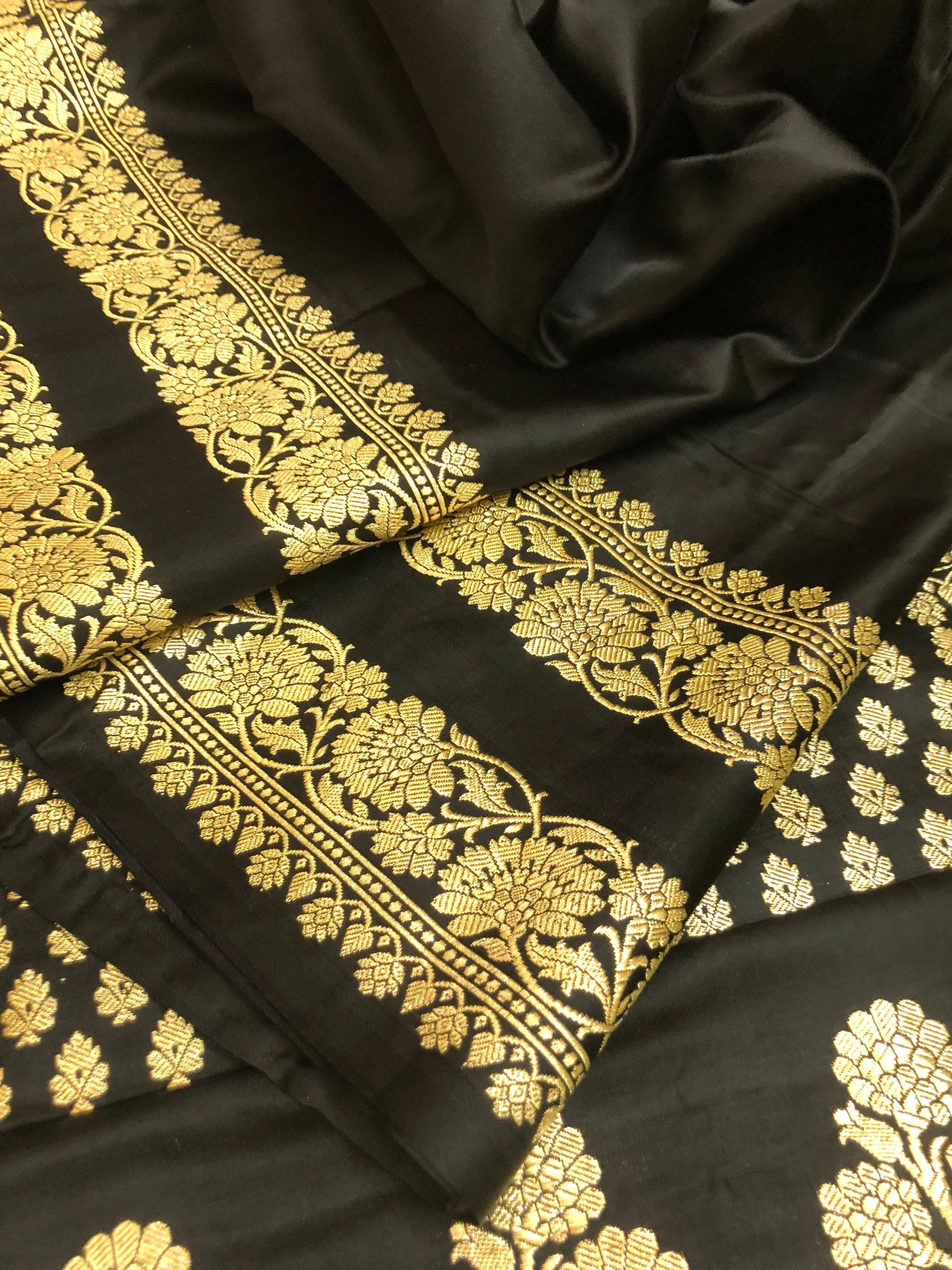 Black Color Handloom Mashru Banarasi Silk Saree