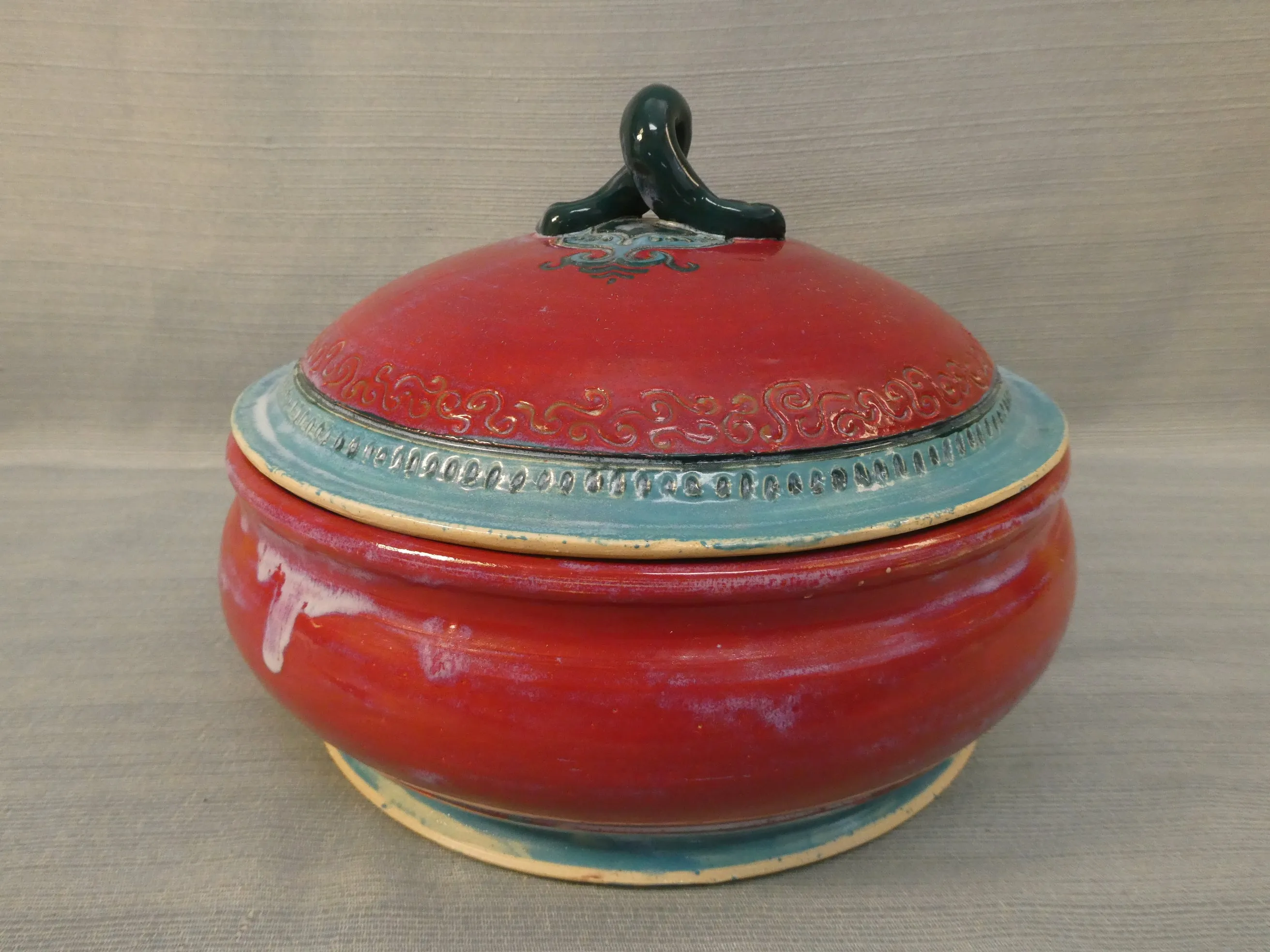 Ceramic Casserole Dish or Tureen - Very Good Vintage Condition