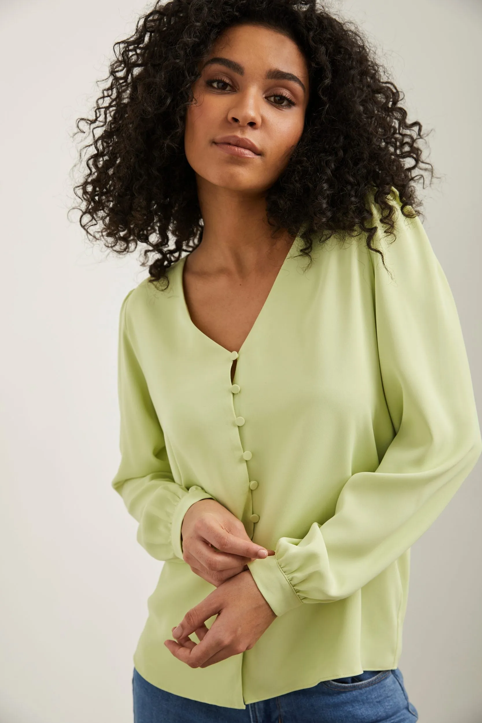 Front & back blouse with puffy sleeves