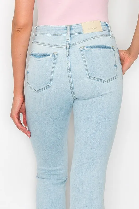 HIGH  RISE BOOT CUT JEANS