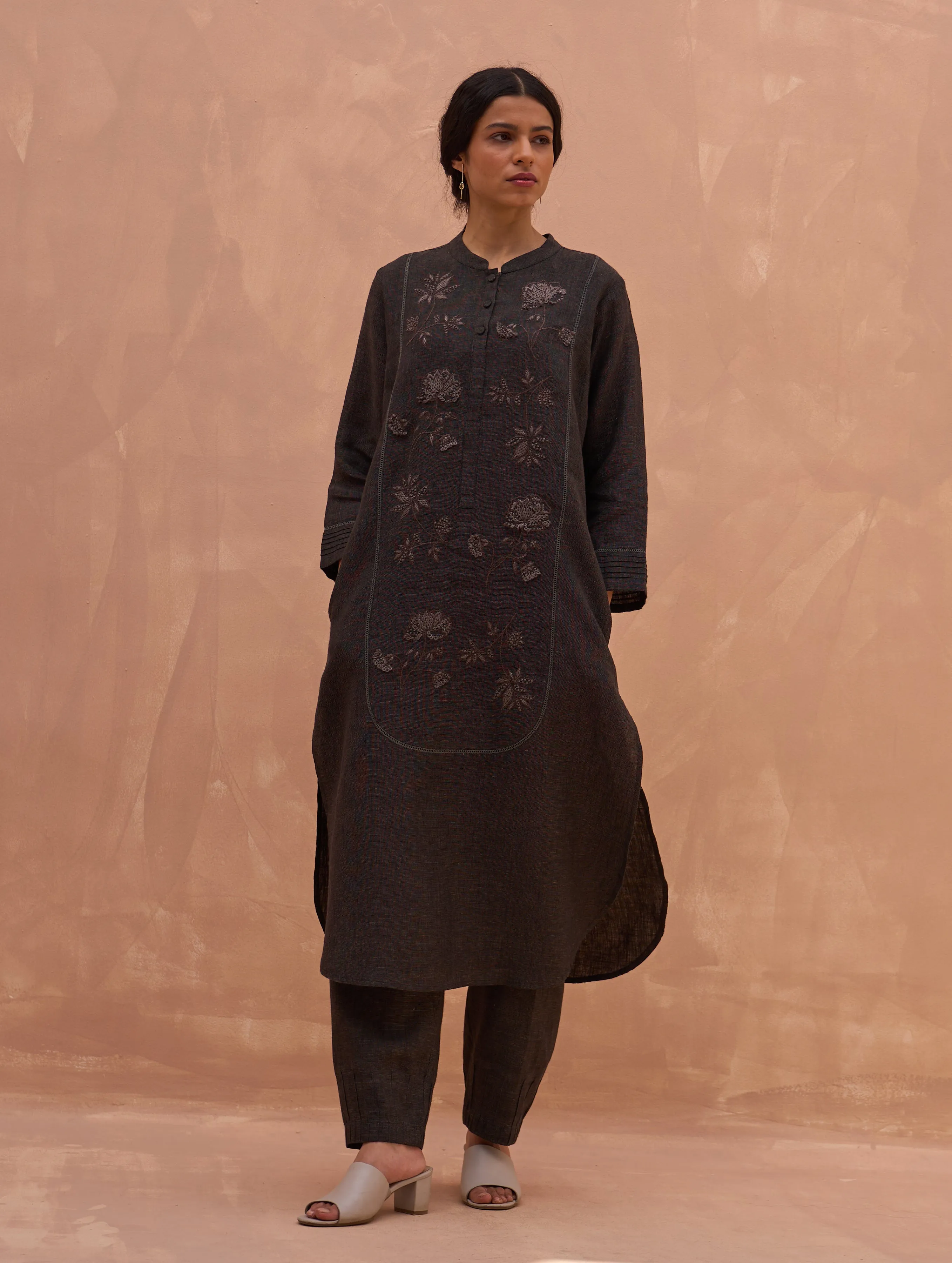 Kisa Hand-Embroidered Kurta - Charcoal