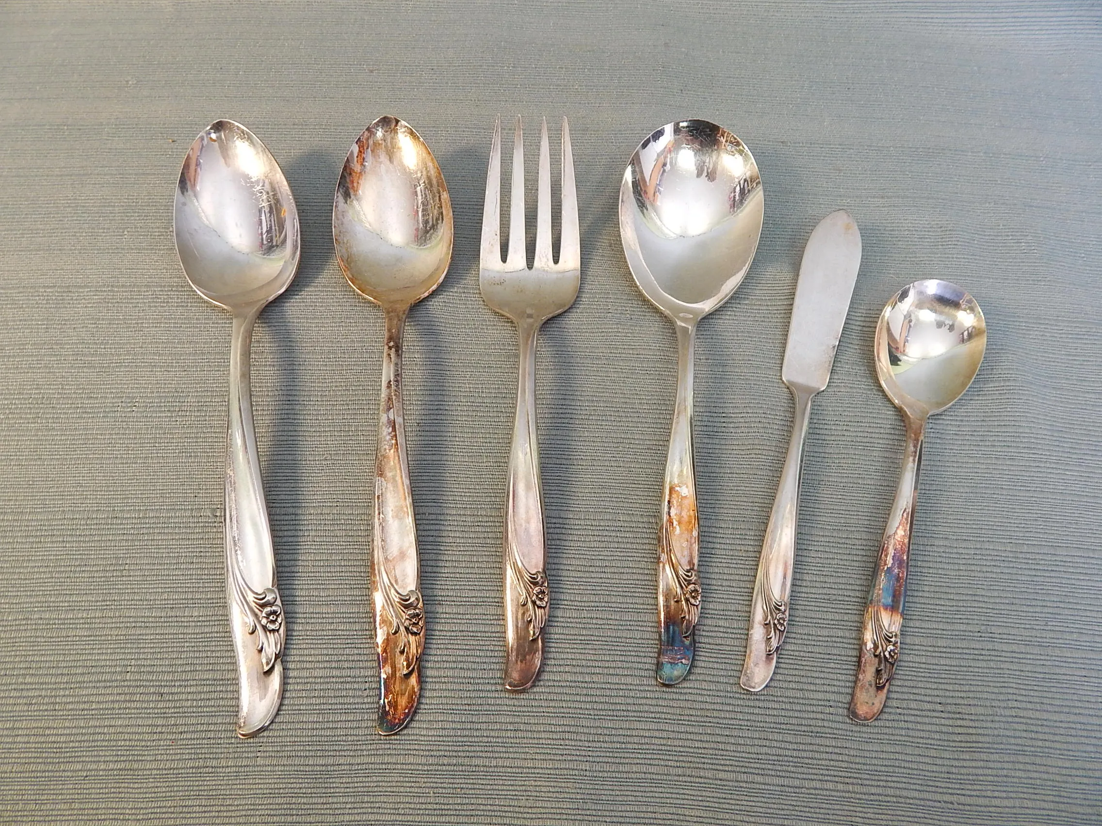 Rogers & Bros. Floral Pattern Silver-plated Flatware - 66 Pieces