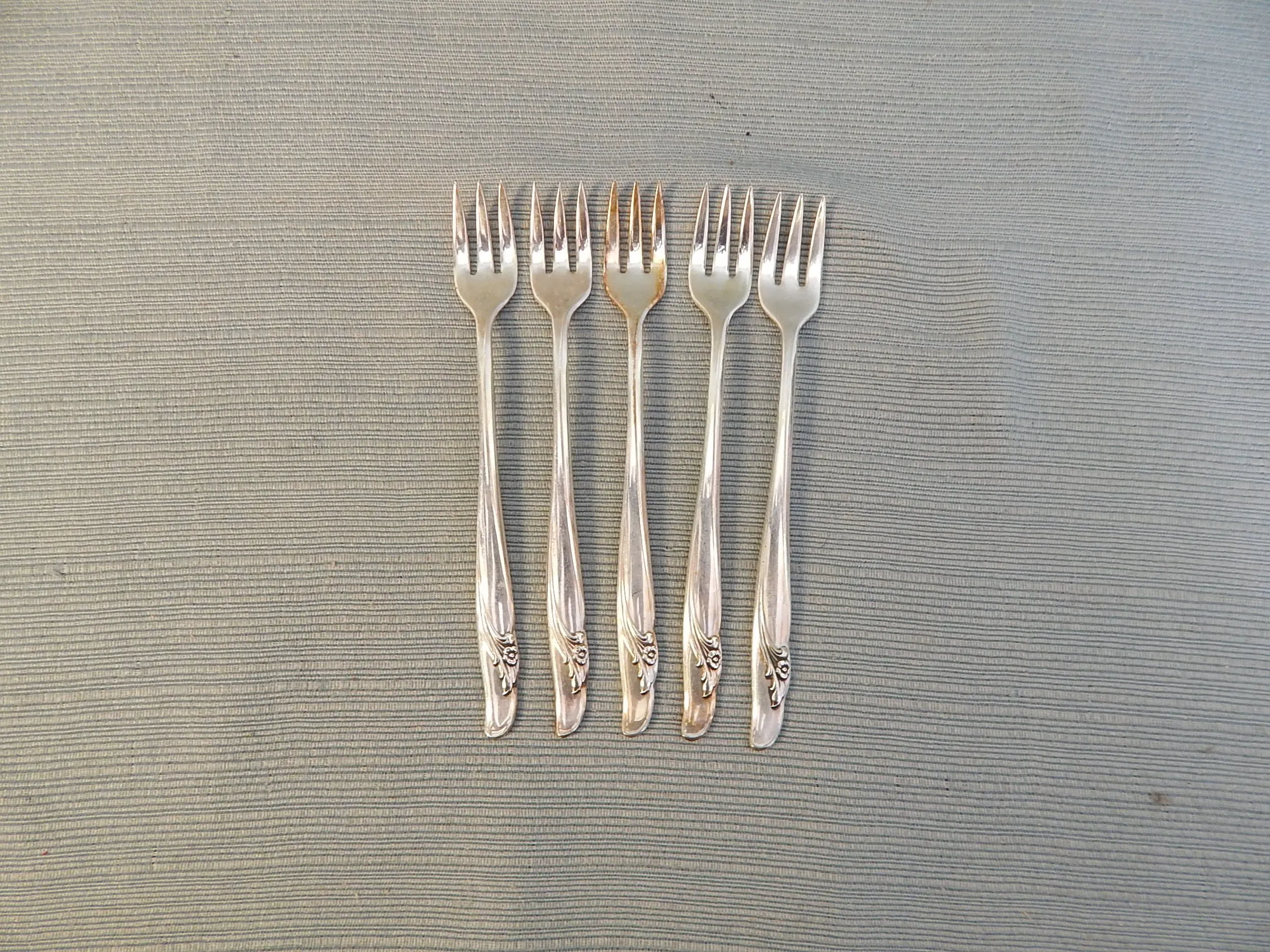 Rogers & Bros. Floral Pattern Silver-plated Flatware - 66 Pieces