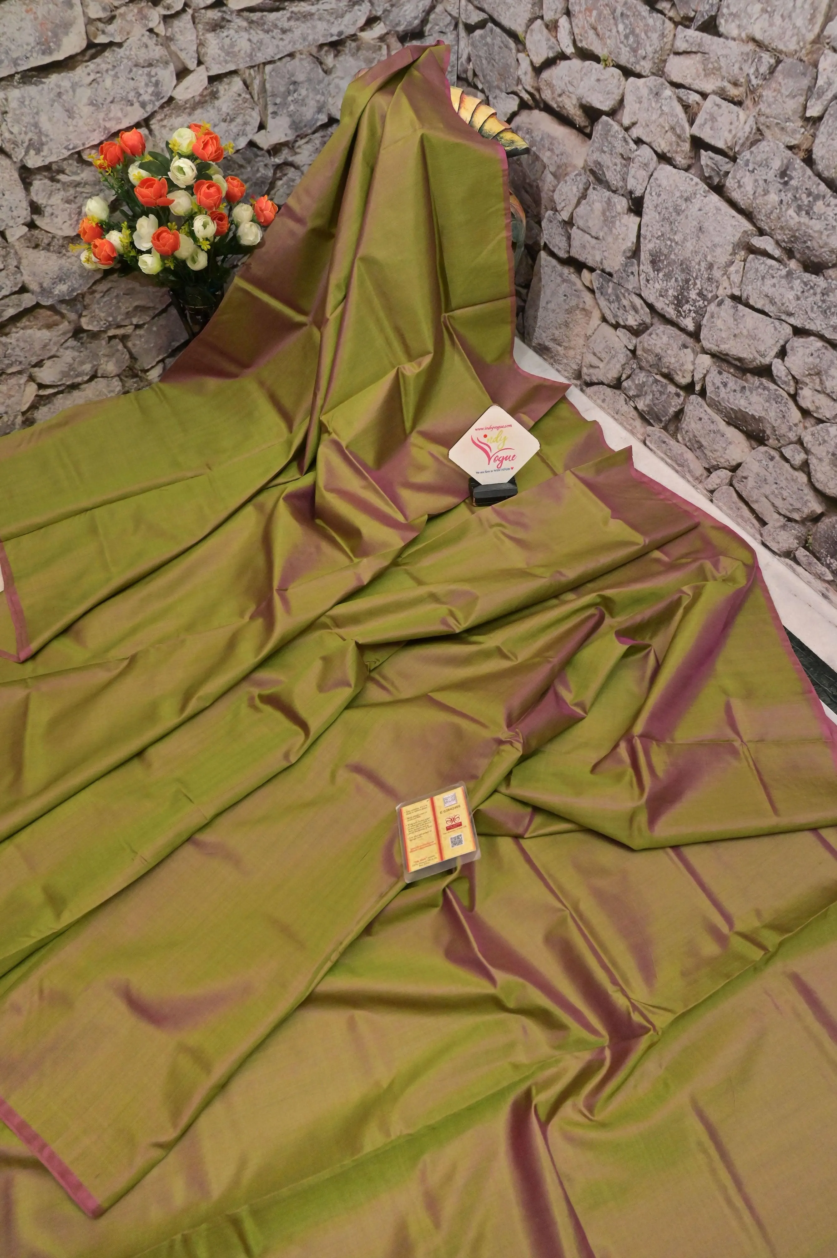 Shallow Green and Magenta Color Dual-Tone Pure Bishnupur Silk Saree with Printed Blouse Piece